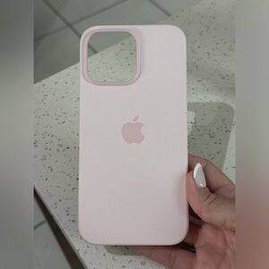 Apple 🍎 Silicone Case Chalk Pink for iPhone 14 Pro Max.